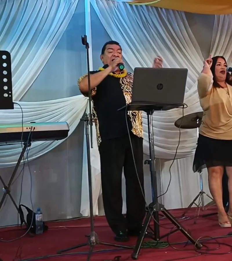 Banda en vivo durante un evento
